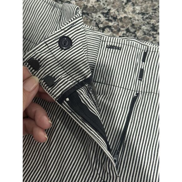 Women's Gray Express Shorts & Striped White House Black Market Shorts Size 4 - Picture 3 of 8